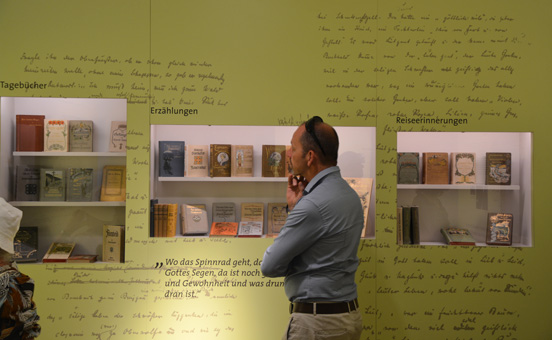 Hansjakob fertige Ausstellung